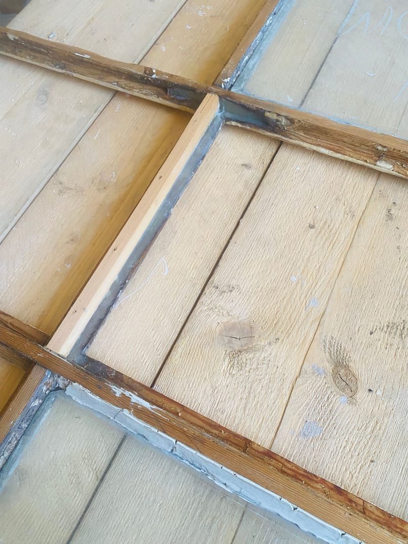 Glazing bars with the glass out and the rebates cleaned, ready for new putty